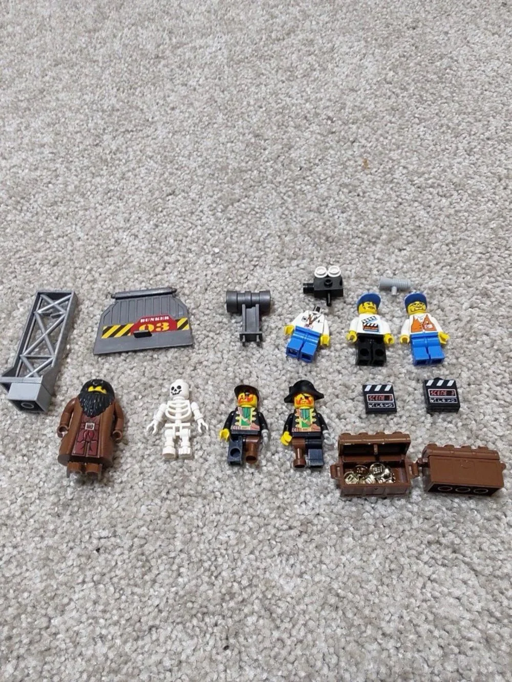 LEGO Vintage Minifigure Lot Studios Pirates Hagrid Skeleton Bunker Props Parts